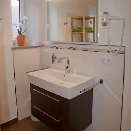 Weingut Herbert Schuler - Gastehaus Barbel Apartamento Obereisenheim